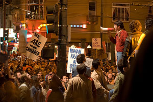 Milk movie, Sean Penn addressing crowd, photo by Eric Nielson